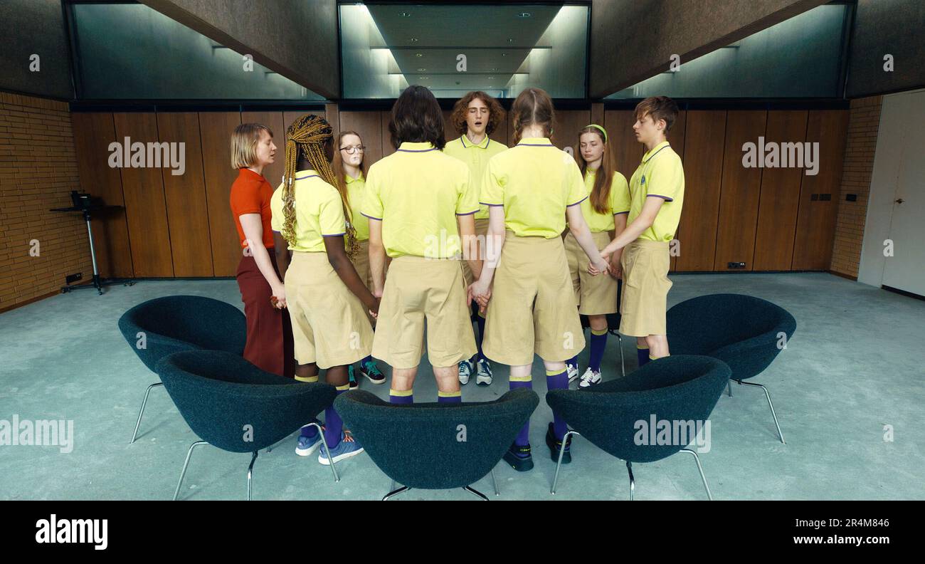 MIA WASIKOWSKA, LUKE BARKER, SAMUEL D ANDERSON, KSENIA DEVRIENDT E GWEN CURRANT IN CLUB ZERO (2023), DIRETTO DA JESSICA HAUSNER. Credito: COOP 99 / Album Foto Stock
