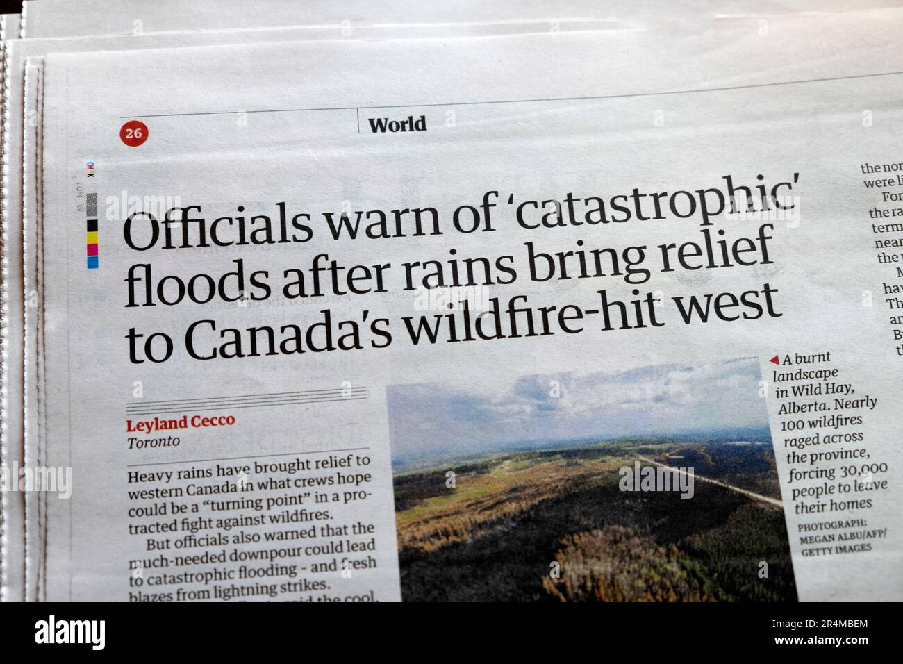 'I funzionari avvertono delle inondazioni 'catastrofiche' dopo le piogge portano sollievo al fuoco selvaggio del Canada - hit West' Guardian quotidiano articolo 24 maggio 2023 Regno Unito Foto Stock