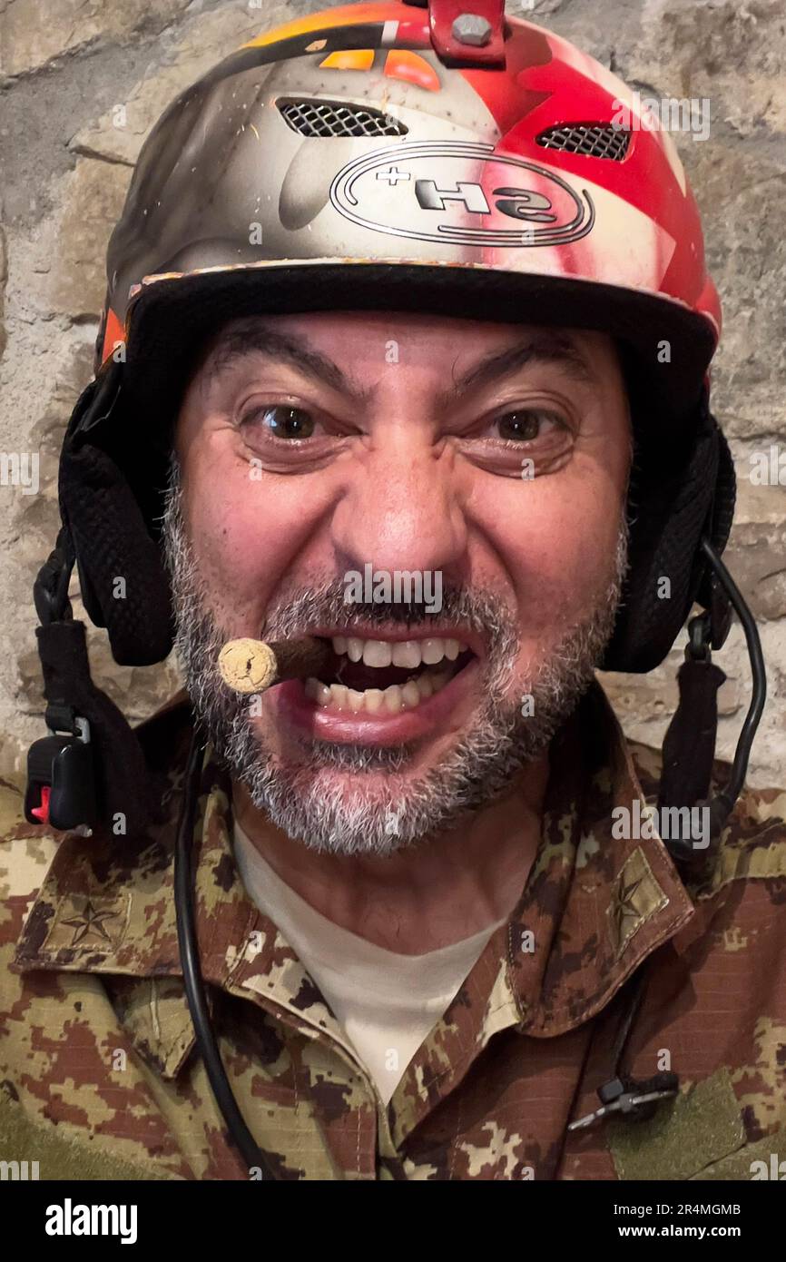 Uomo con malattia mentale Foto Stock