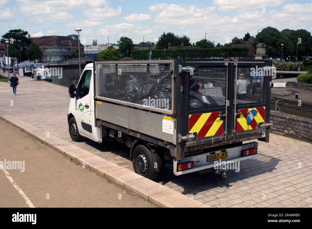 Veicolo per la raccolta di rifiuti idverde, Bancroft Gardens, Stratford-upon-Avon, Warwickshire, Regno Unito Foto Stock
