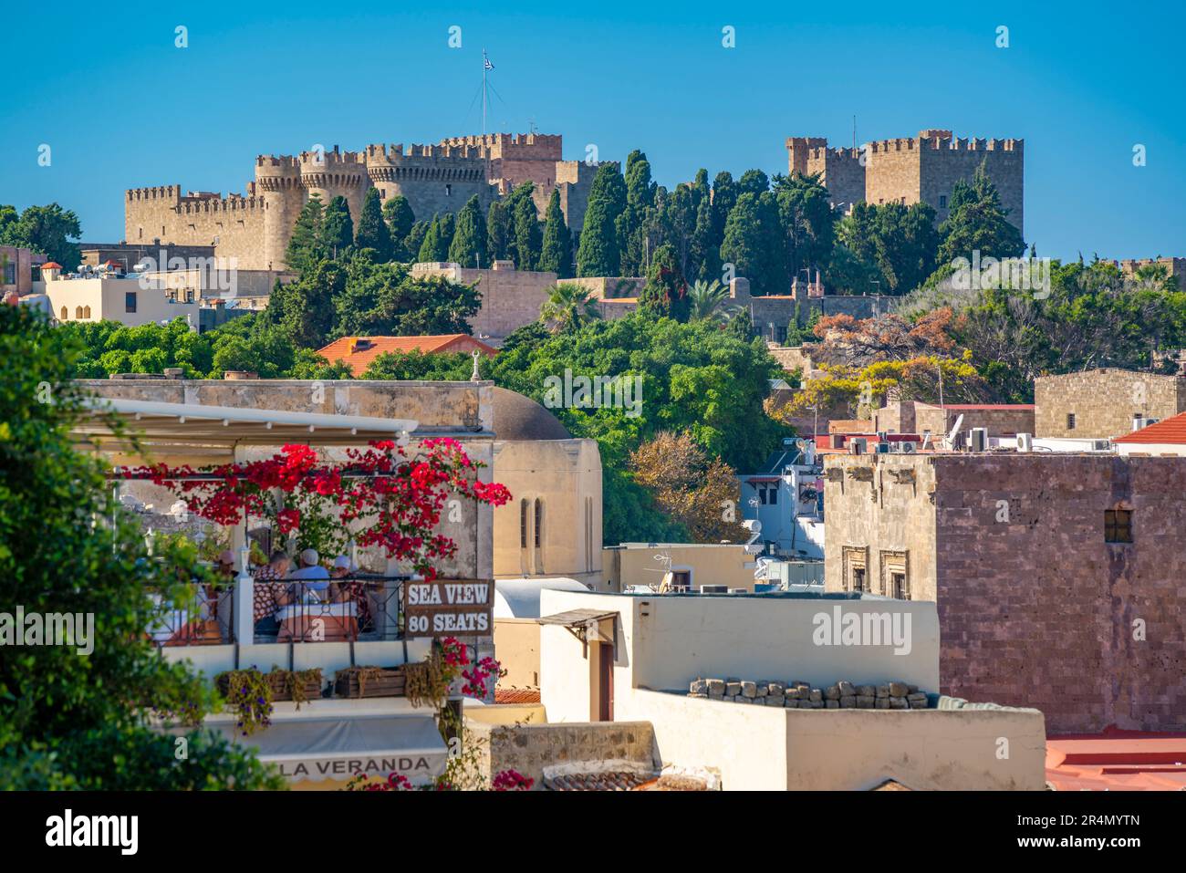 Vista del Palazzo del Gran Maestro dei Cavalieri di Rodi, città di Rodi, Rodi, Isole del Dodecaneso, Isole greche, Grecia, Europa Foto Stock