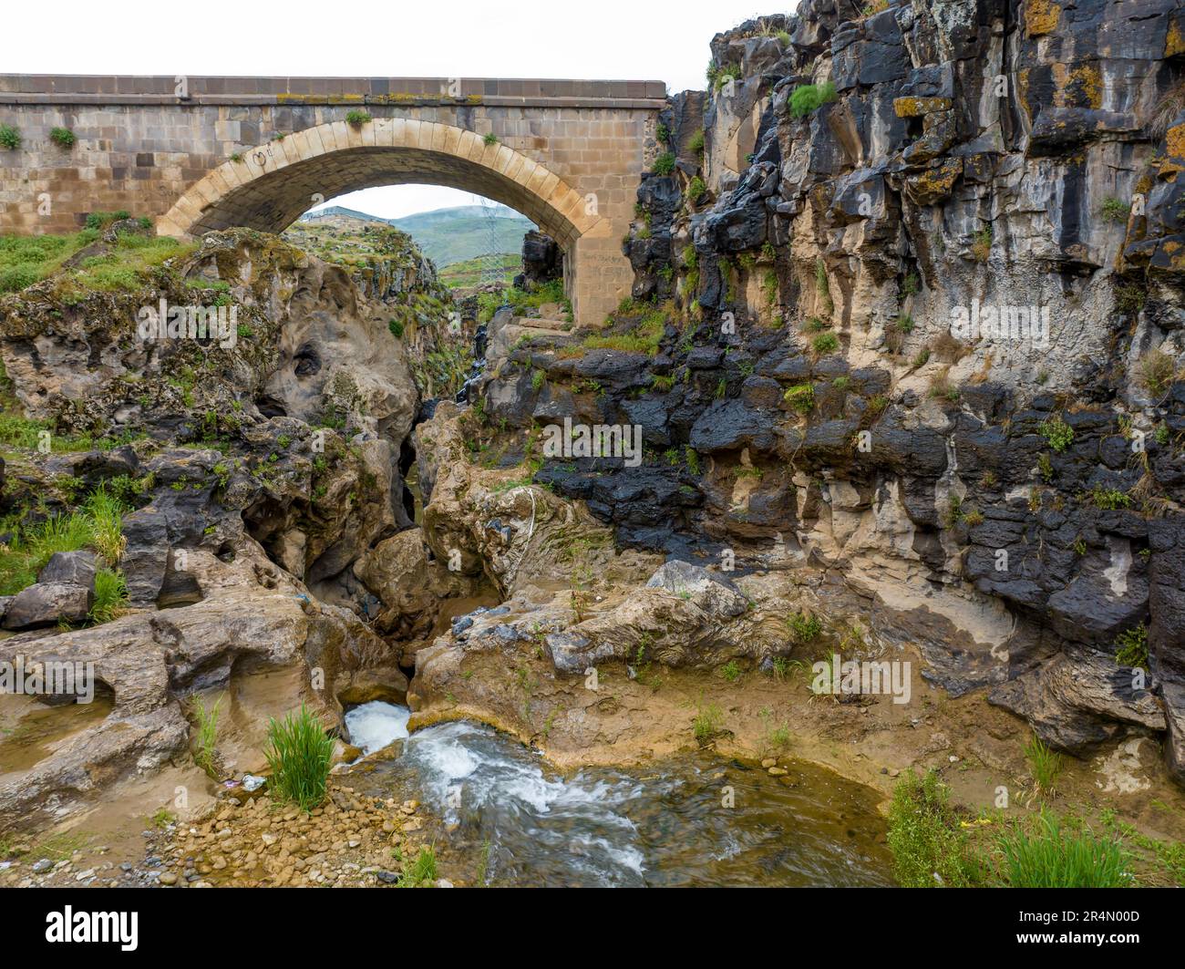 Ponte del Diavolo storico (Seytan Koprusu). Turchia orientale. Muradiye / Van / TURCHIA. Foto Stock