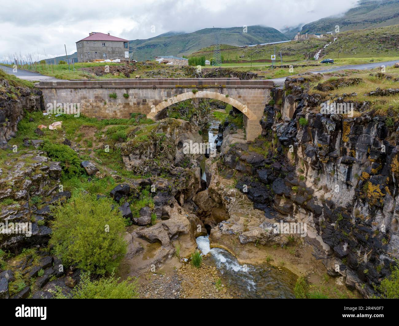 Ponte del Diavolo storico (Seytan Koprusu). Turchia orientale. Muradiye - Van - TURCHIA. Foto Stock