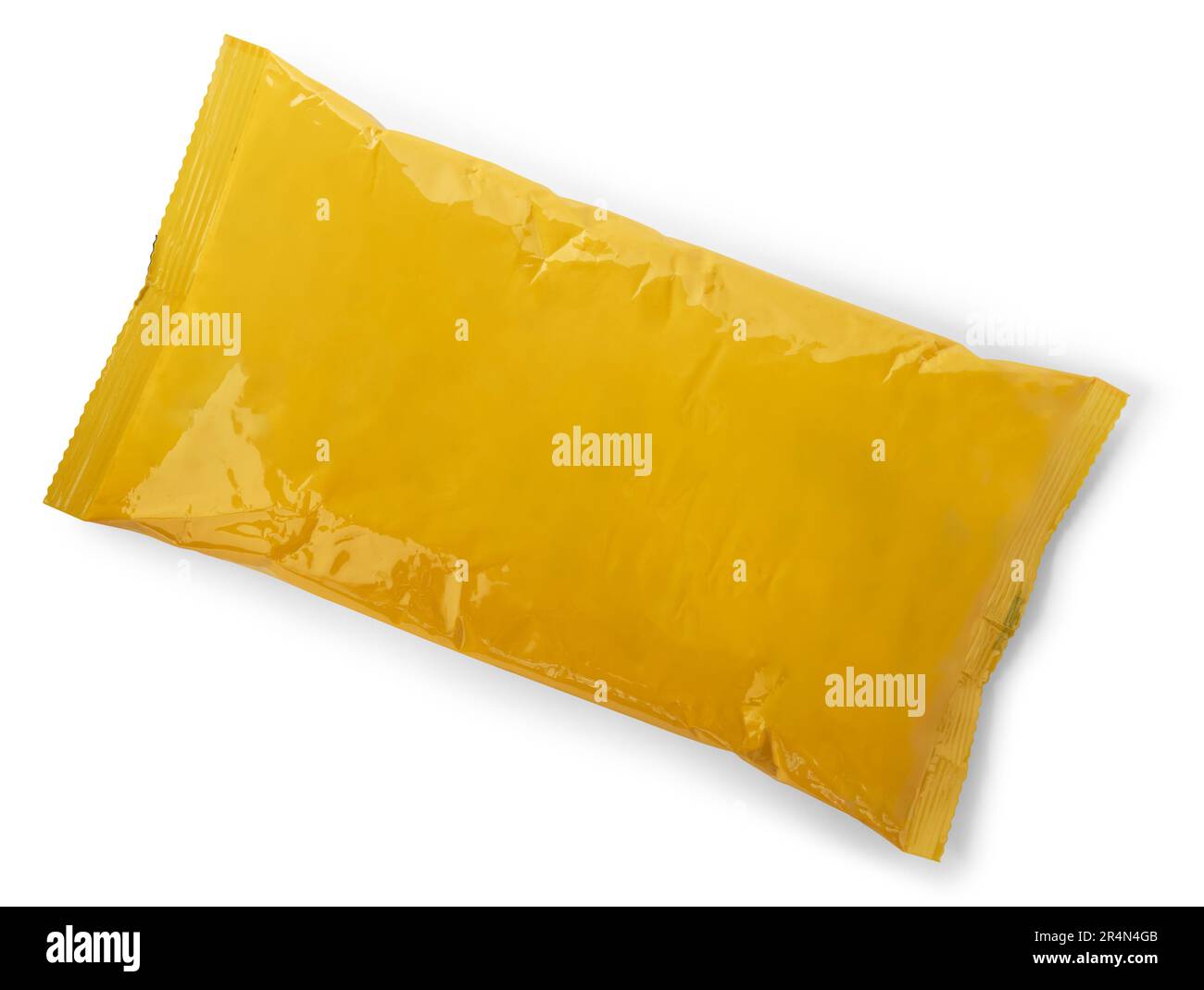 primo piano del prodotto in sacchetto di plastica giallo vuoto o vuoto, modello di imballaggio per prodotti sfusi o alimenti, latte in polvere, prelevato direttamente dall'alto fo Foto Stock