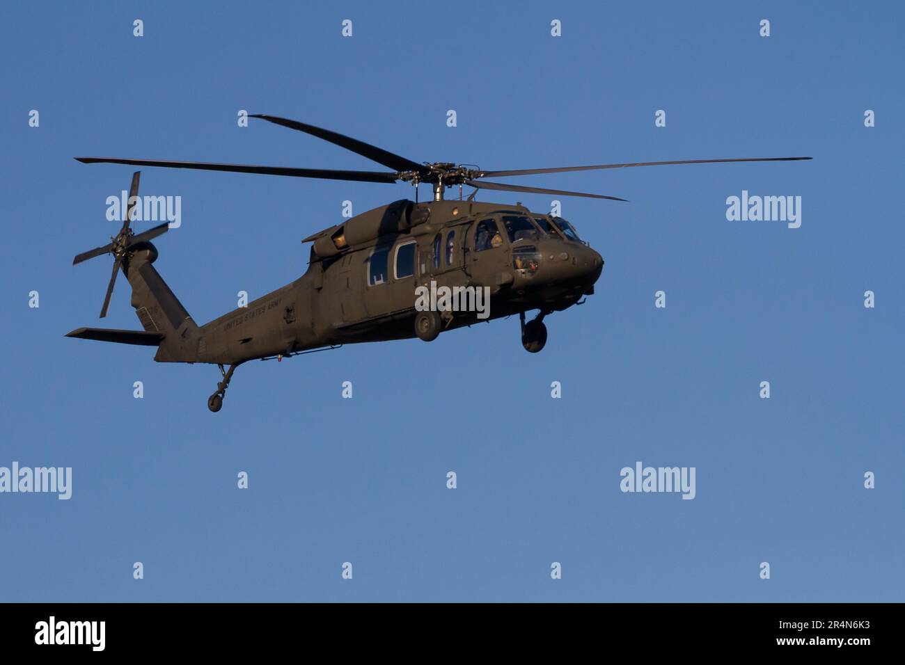 Un elicottero Sikorsky UH-60 Black Hawk dell'esercito degli Stati Uniti. Kanagawa, Giappone. Foto Stock