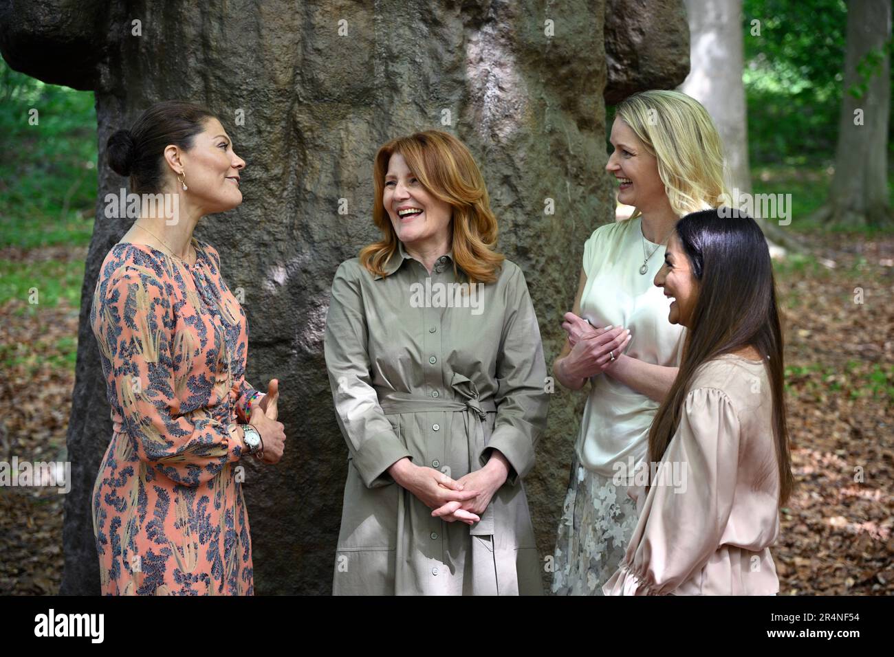 Crown Princess Victoria all'inaugurazione dell'opera Osagd di Charlotte Gyllenhammar nel Parco delle sculture della principessa Estelle a Djurgården a Stockhol Foto Stock