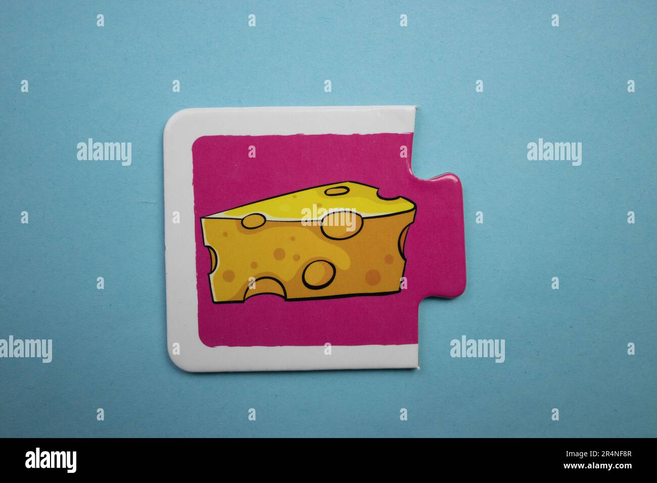 Puzzle di immagine disposti su uno sfondo blu. Formaggio Foto Stock