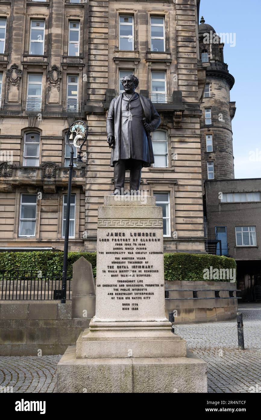 Monumento a James Lumsden (Lord Provost), statua presso la Piazza della Cattedrale di Glasgow, Scozia, Regno Unito. Foto Stock