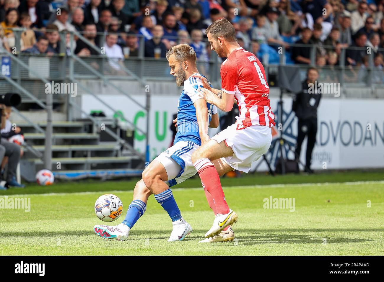 Lyngby, Danimarca. 29th maggio, 2023. Frederik Gytkjaer (26) di Lyngby Boldklub e Lars Kramer (4) di Aalborg BK visto durante il danese 3F Superliga match tra Lyngby Boldklub e Aalborg BK a Lyngby Stadion in Lyngby. (Photo Credit: Gonzales Photo/Alamy Live News Foto Stock