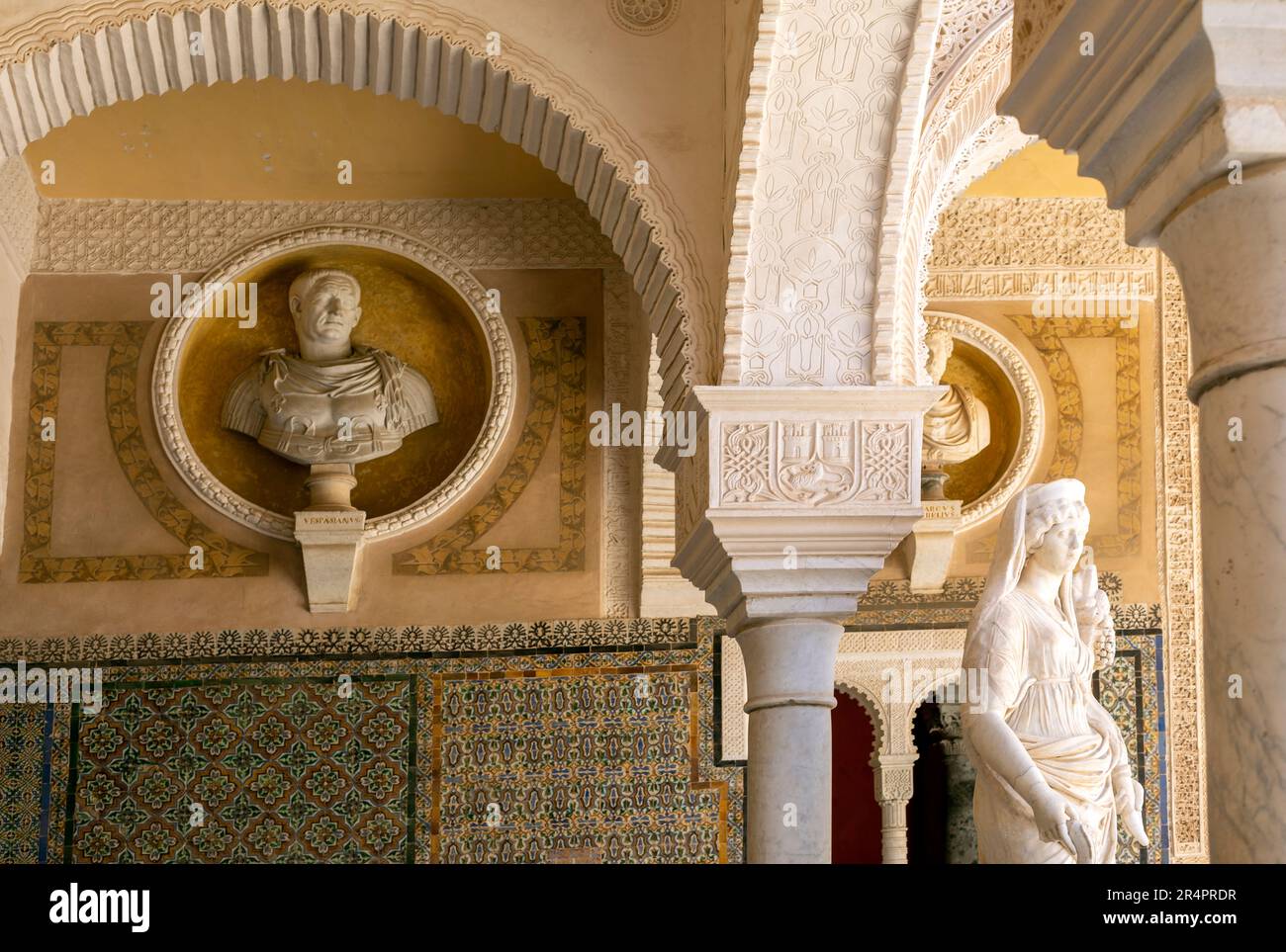 Spagna, Siviglia, Andalusia, Casa de Pilatos, cortile, un esempio di edificio rinascimentale italiano con elementi Mudejar e decoratio Foto Stock