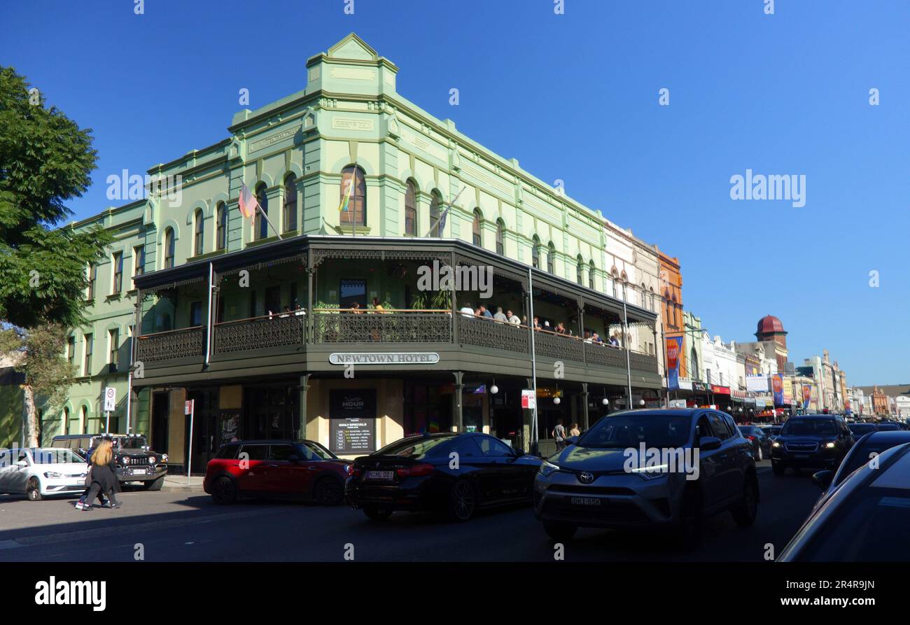 Pomeriggio pieno al Newtown Hotel, King Street, Newtown, Sydney, NSW, Australia. No MR o PR Foto Stock