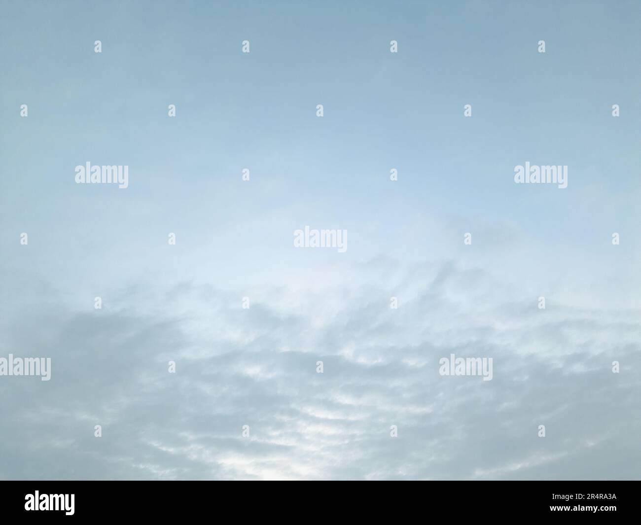 Alba al mattino con cielo e nuvole vista drone Foto Stock