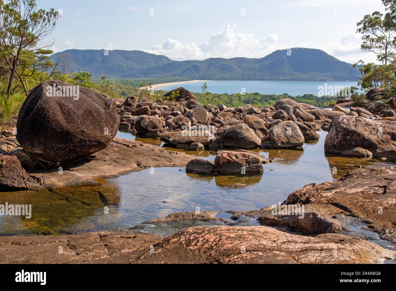 Piscine in cima alle cascate Zoe, Hinchinbrook Island Foto Stock