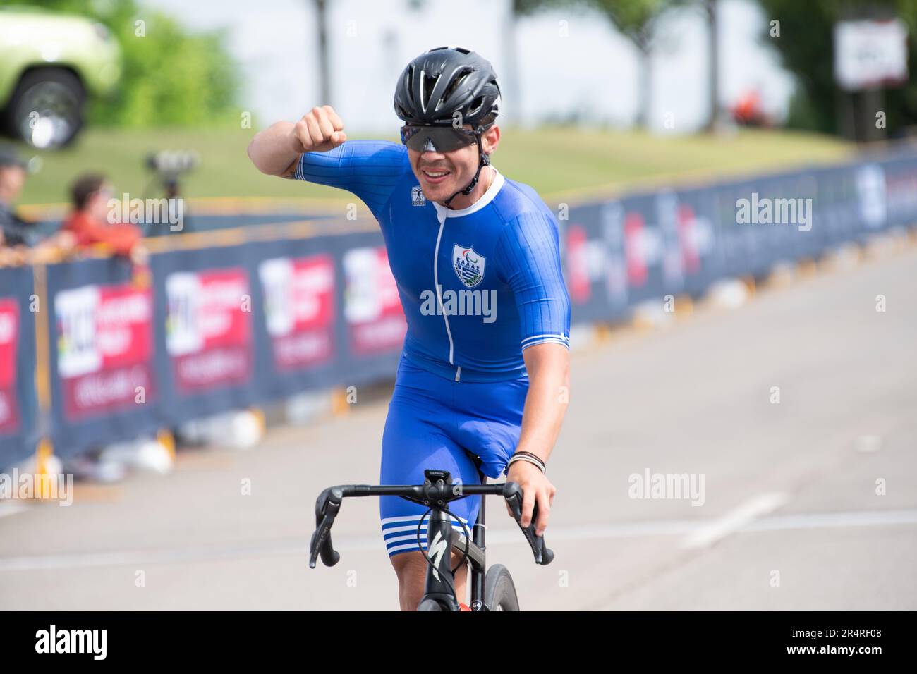 UCI World Cup, Road Races, Huntsville, Alabama, USA. 29th maggio, 2023. Nikoloas Papangelis di Grecia festeggia il traguardo al terzo posto nella gara maschile su strada C2. Credit: Casey B. Gibson/Alamy Live News Foto Stock