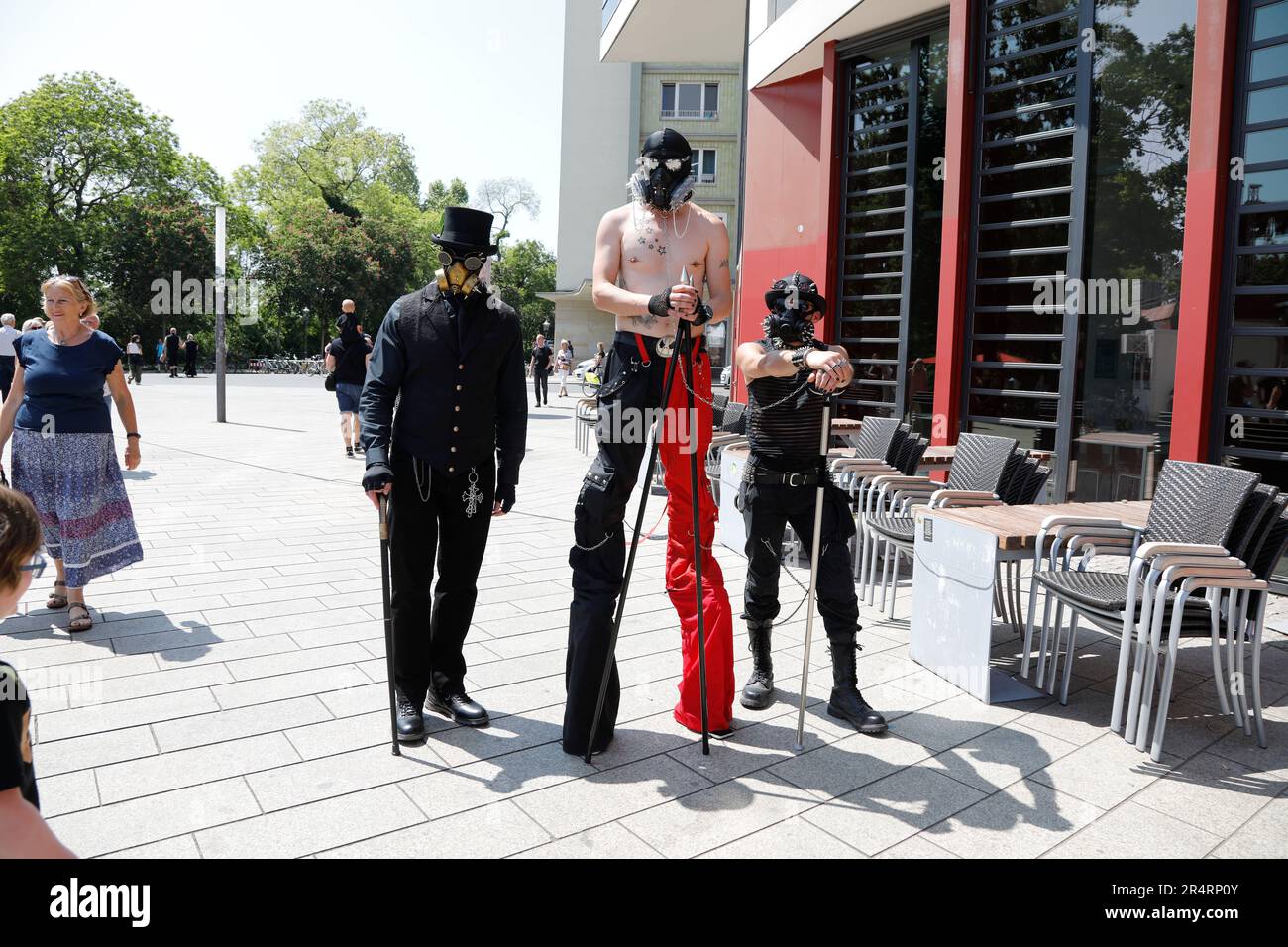 Festivalbesucher beim 30. Wave-Gotik-Treffen. Lipsia, 28.05.2023 Foto Stock