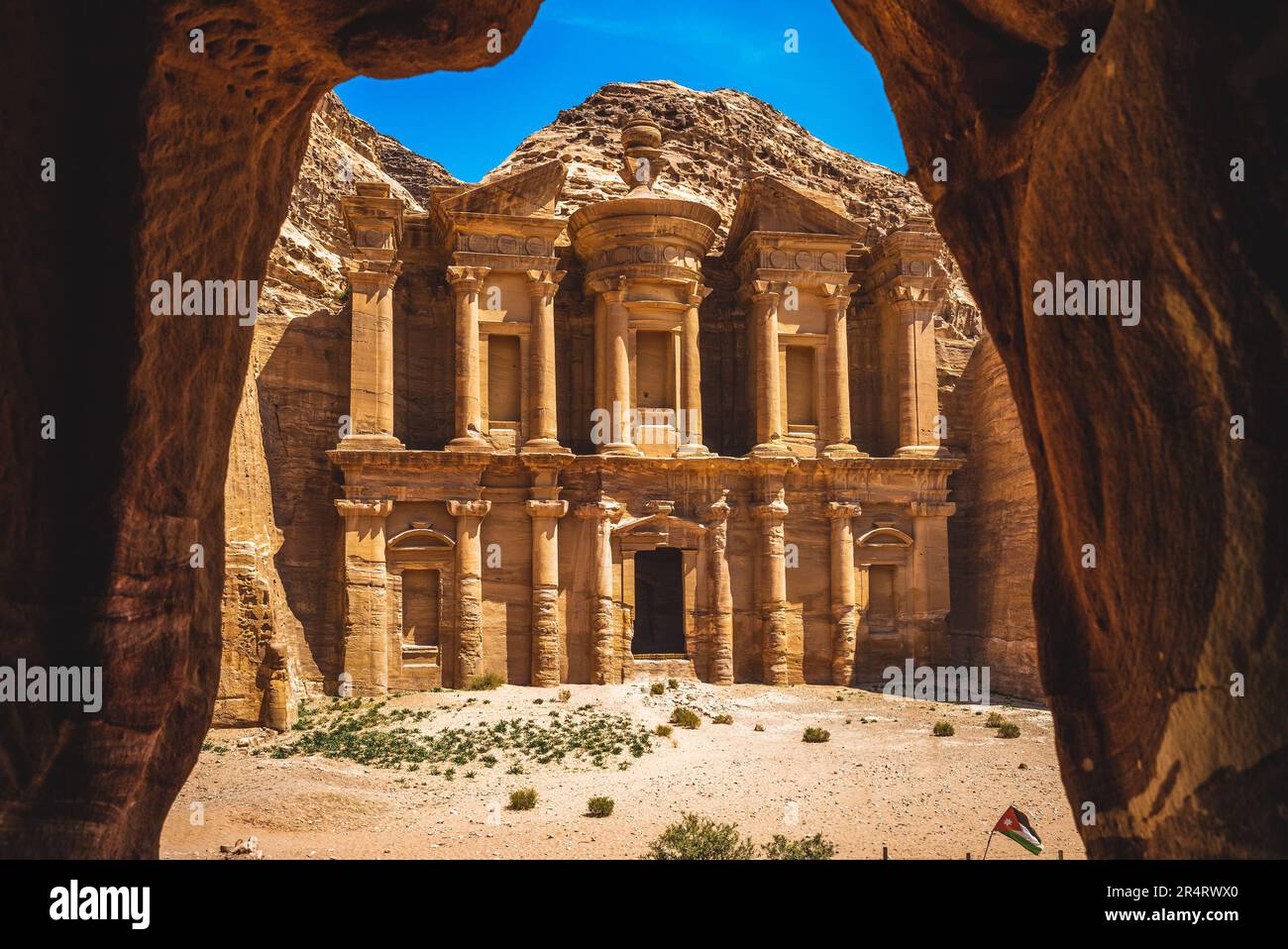 Ad Deir, il monastero, situato a petra in jodan Foto Stock