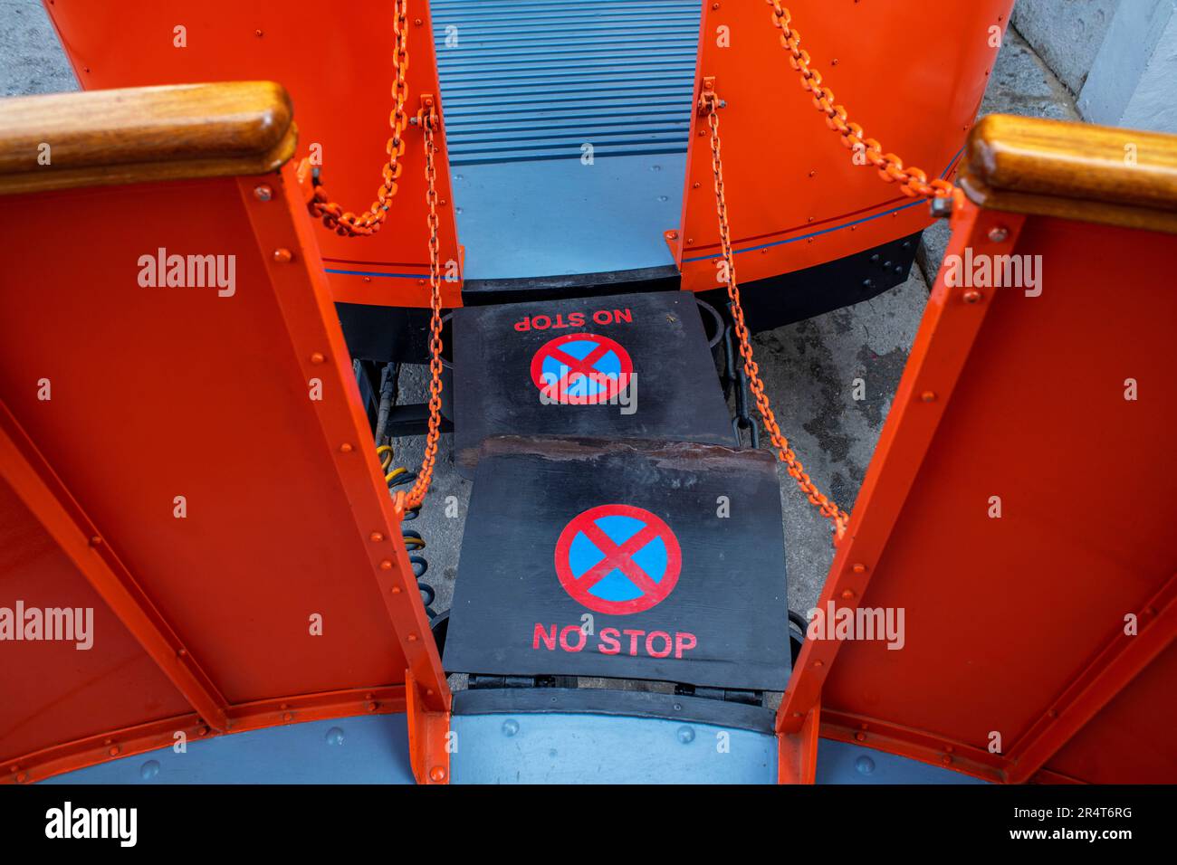 Nessun segnale di stop tra due vagoni nel tram d'epoca presso il villaggio di Soller. Il tram opera un servizio 5kms dalla stazione ferroviaria nel vil Soller Foto Stock