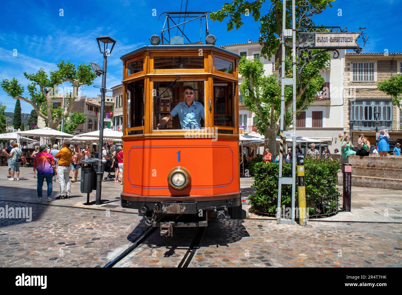 Centro del villaggio di Soller. Tram d'epoca presso il villaggio di Soller. Il tram opera un servizio 5kms dalla stazione ferroviaria nel villaggio di Soller al Puer Foto Stock