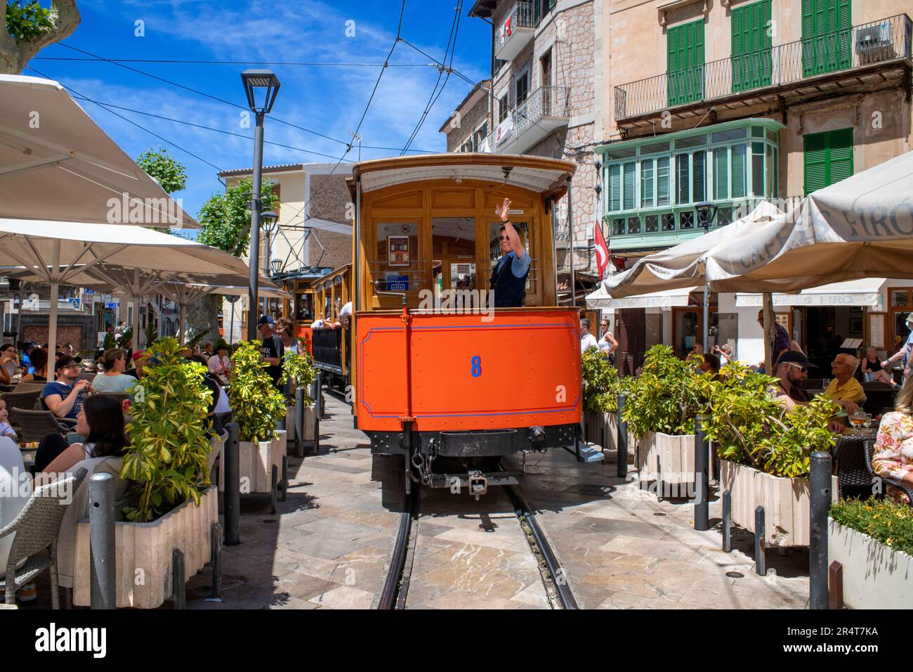 Centro del villaggio di Soller. Tram d'epoca presso il villaggio di Soller. Il tram opera un servizio 5kms dalla stazione ferroviaria nel villaggio di Soller al Puer Foto Stock