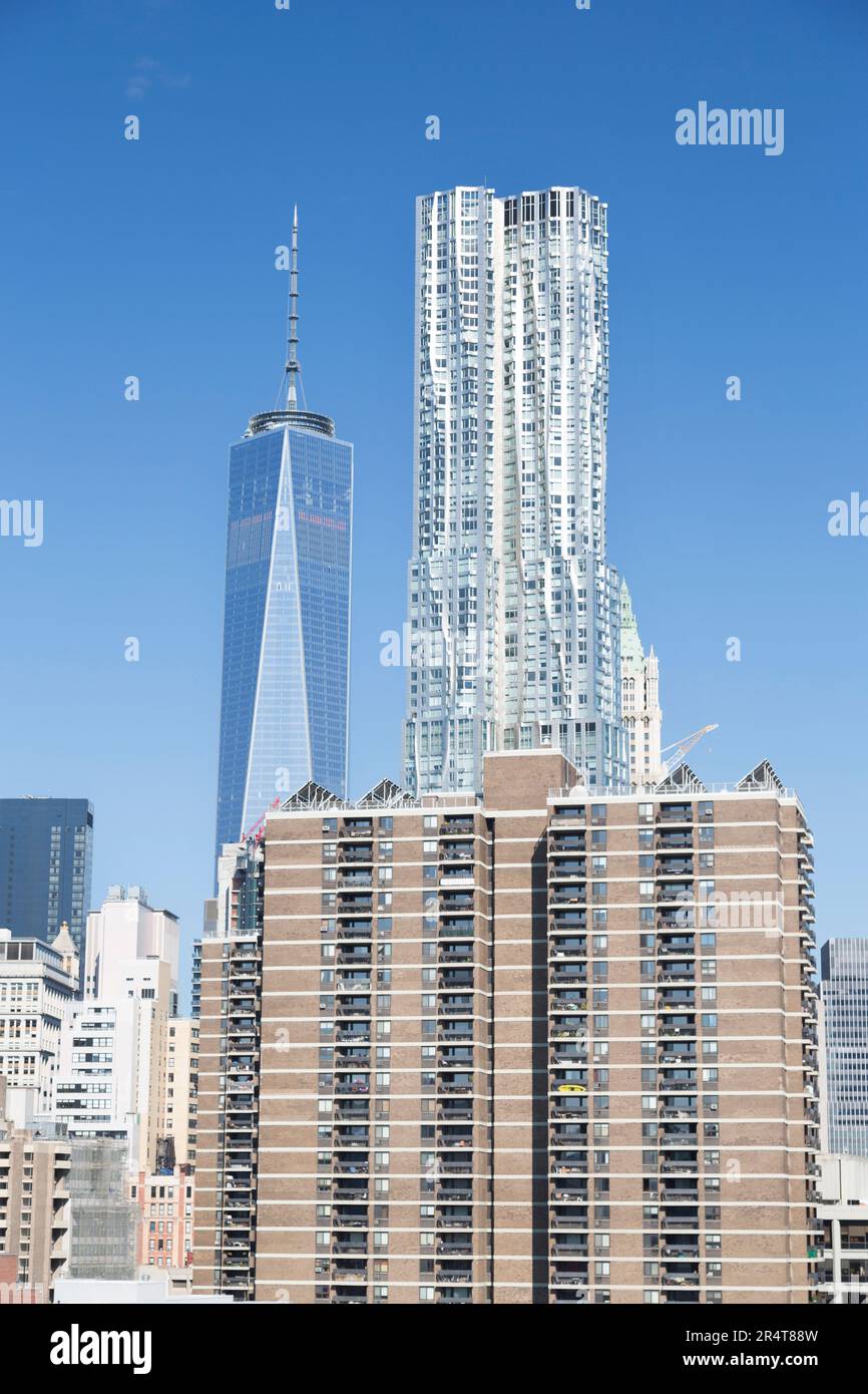 US, New York, Freedom Tower e il quartiere finanziario dal Ponte di Brooklyn. Foto Stock