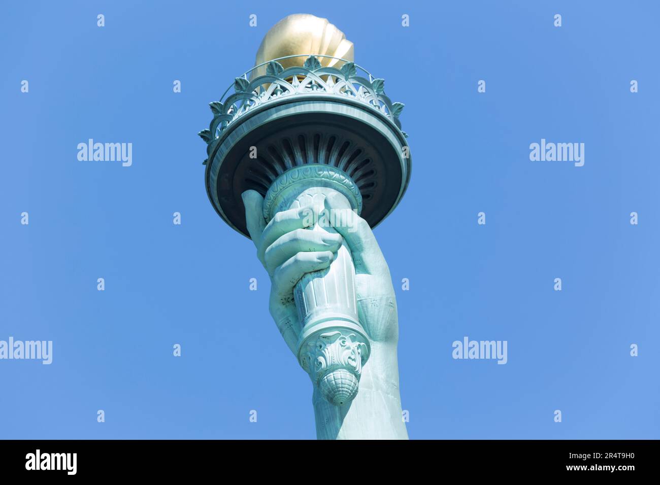 US, New York, primo piano della torcia sulla statua della libertà, isola della libertà. Foto Stock