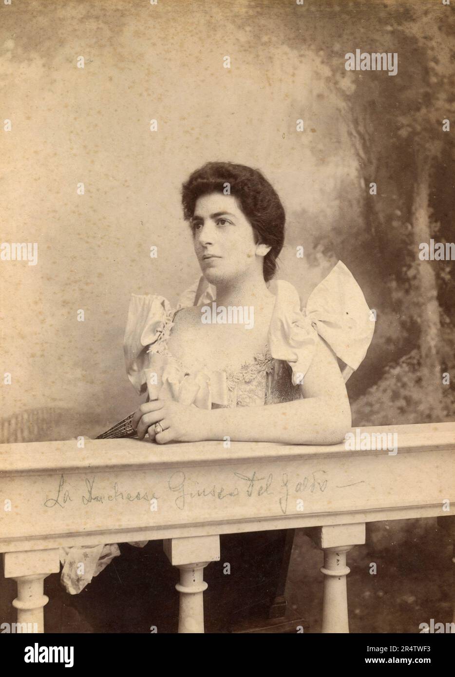 Ritratto di una donna con capelli corti, Italia 1890s Foto Stock