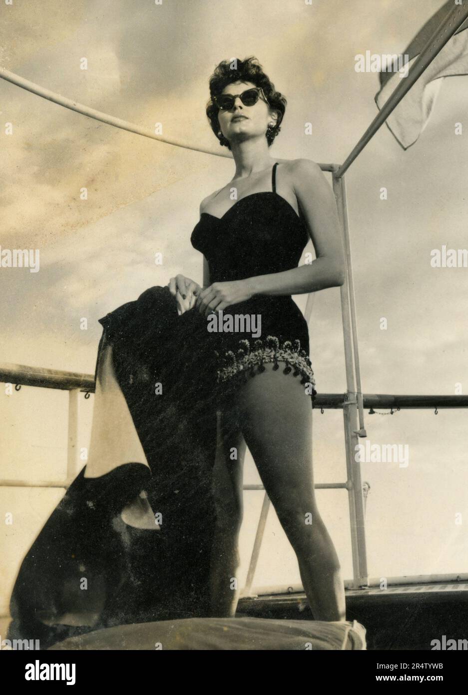 L'attrice americana Ava Gardner indossa un costume da bagno nero, USA 1950s  Foto stock - Alamy