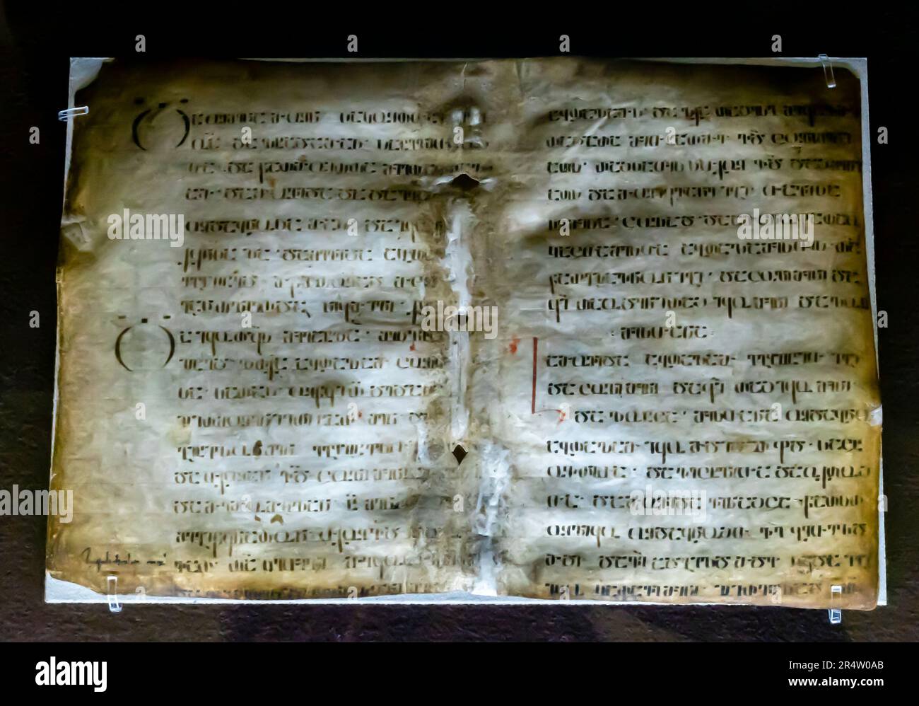 Frammento del vecchio manoscritto georgiano. xii secolo Foto Stock