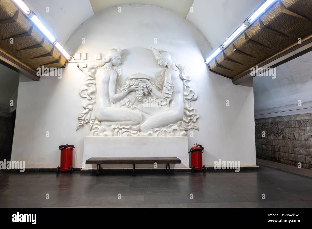 Stazione della metropolitana Barekamutyun all'interno di Yerevan Armenia. Foto Stock