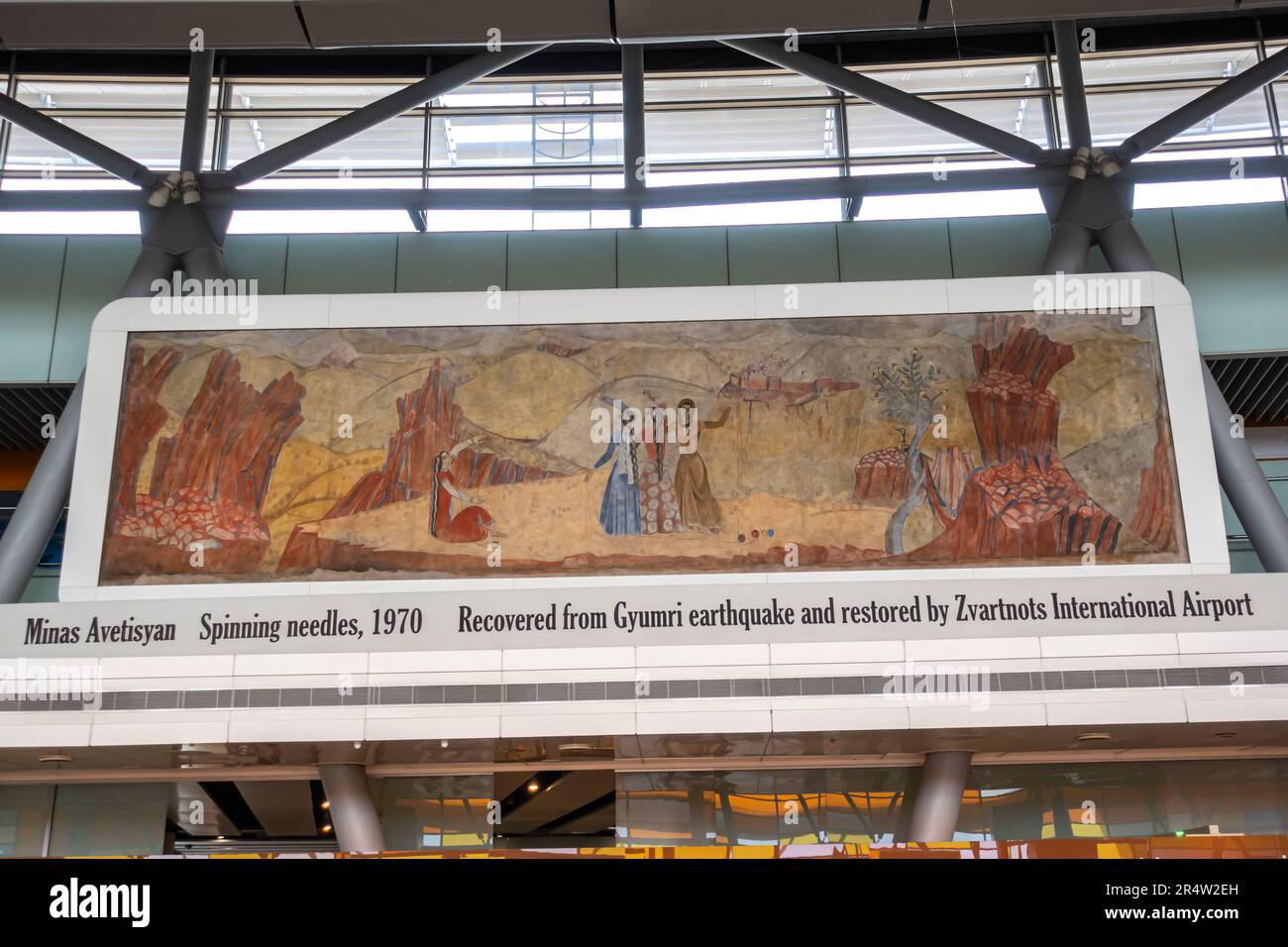 Opere d'arte presso l'aeroporto internazionale Zvartnots di Erevan, Armenia. Aghi per filatura Minas Avetisyan 1970. Foto Stock