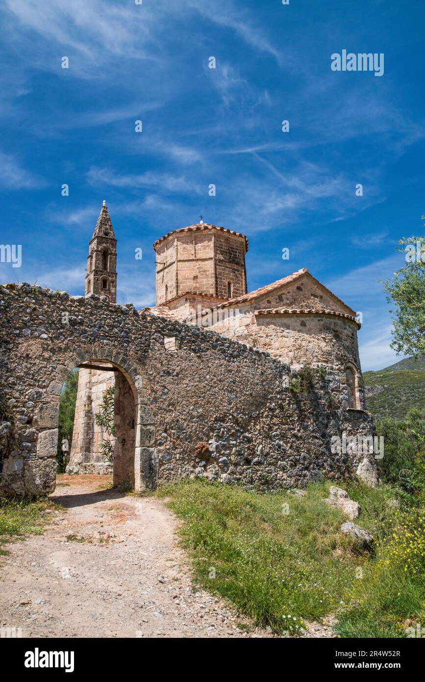 Chiesa di Ayios Spyridion (San Spyridon, 1715), complesso fortificato di Troupakis Mourtzinos nella Vecchia Kardamili, Mani Messenian, Exo mani, Peloponneso, Grecia Foto Stock