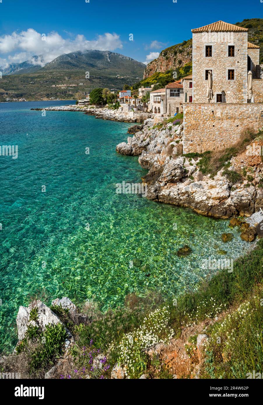 Mavromichalai Hotel storico in casa torre nel villaggio di Limeni, sopra la baia di Limeni, Taygetos Mtns, Mesa mani, Penisola mani, Regione del Peloponneso Grecia Foto Stock