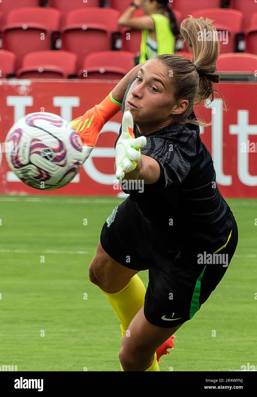 Un portiere fa un salvataggio Foto Stock