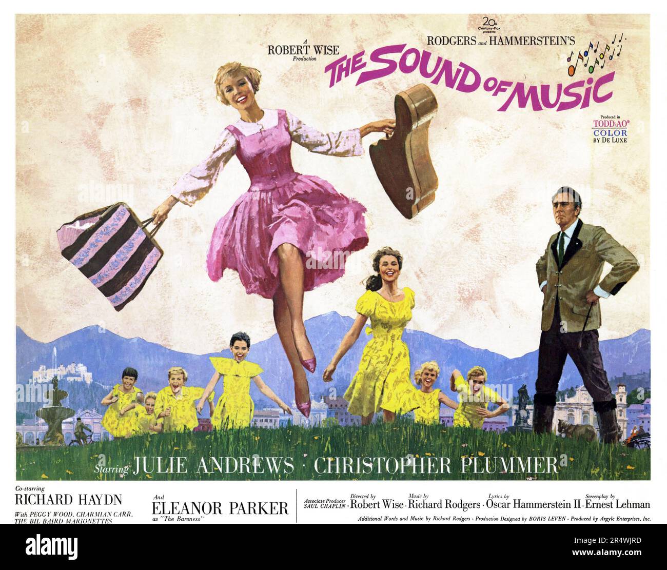 Il suono della musica è un 1965 American film musicale diretto e prodotto da Robert Wise e interpretato da Julie Andrews e Christopher Plummer. Il film è tratto dal musical di Broadway il suono della musica e si basa sul libro La storia della Trapp Family Singers da Maria von Trapp. Il film è la storia di una giovane donna che lascia un austriaco in convento per diventare una governante di sette figli di un ufficiale della marina vedovo. Foto Stock