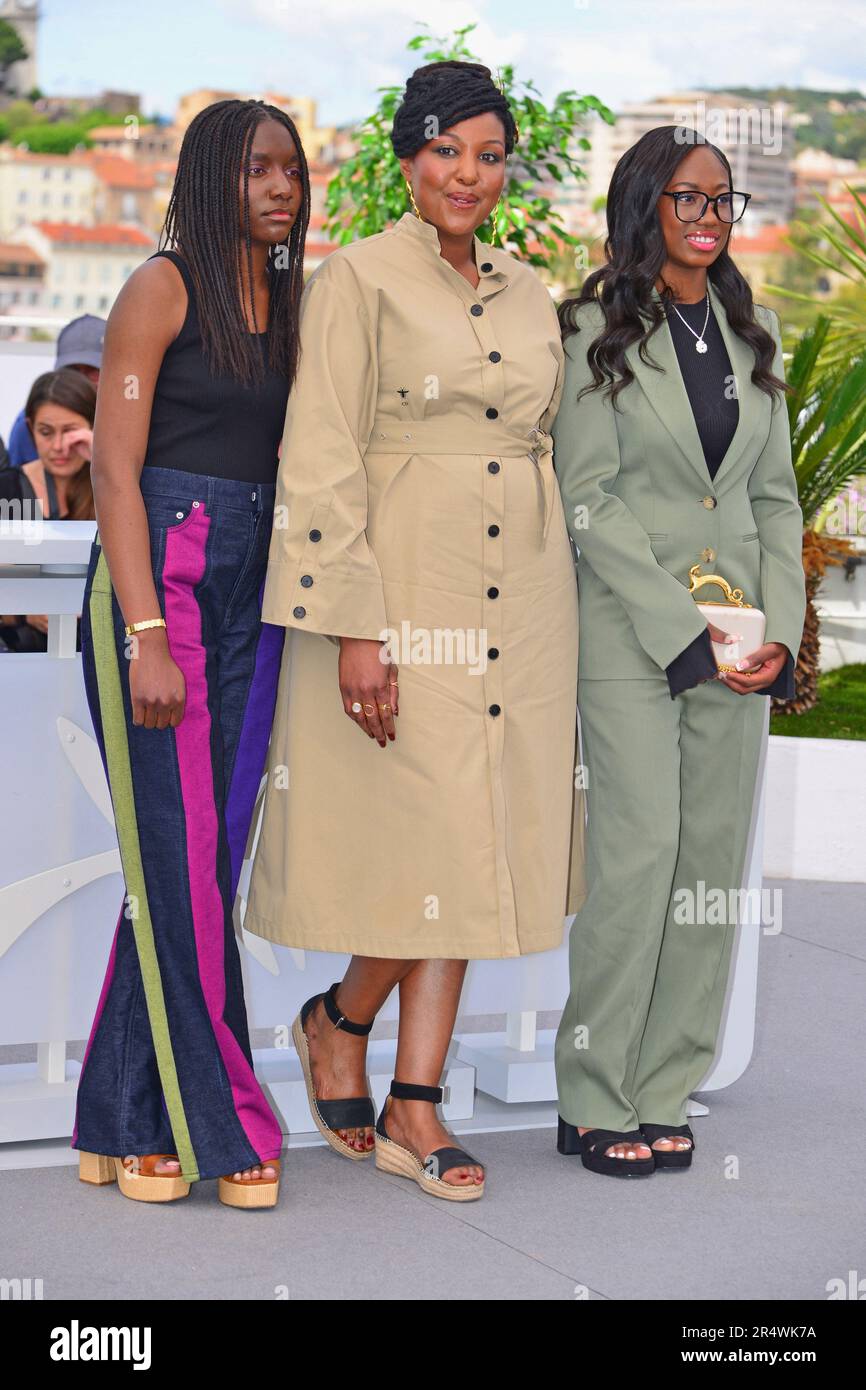 Suzy Bemba, Aissatou Diallo Sagna (vestito da Dior), Esther Gohoourou Photocall del film 'Homecoming' ('le retour') 76th Festival di Cannes 18 maggio 2023 Foto Stock