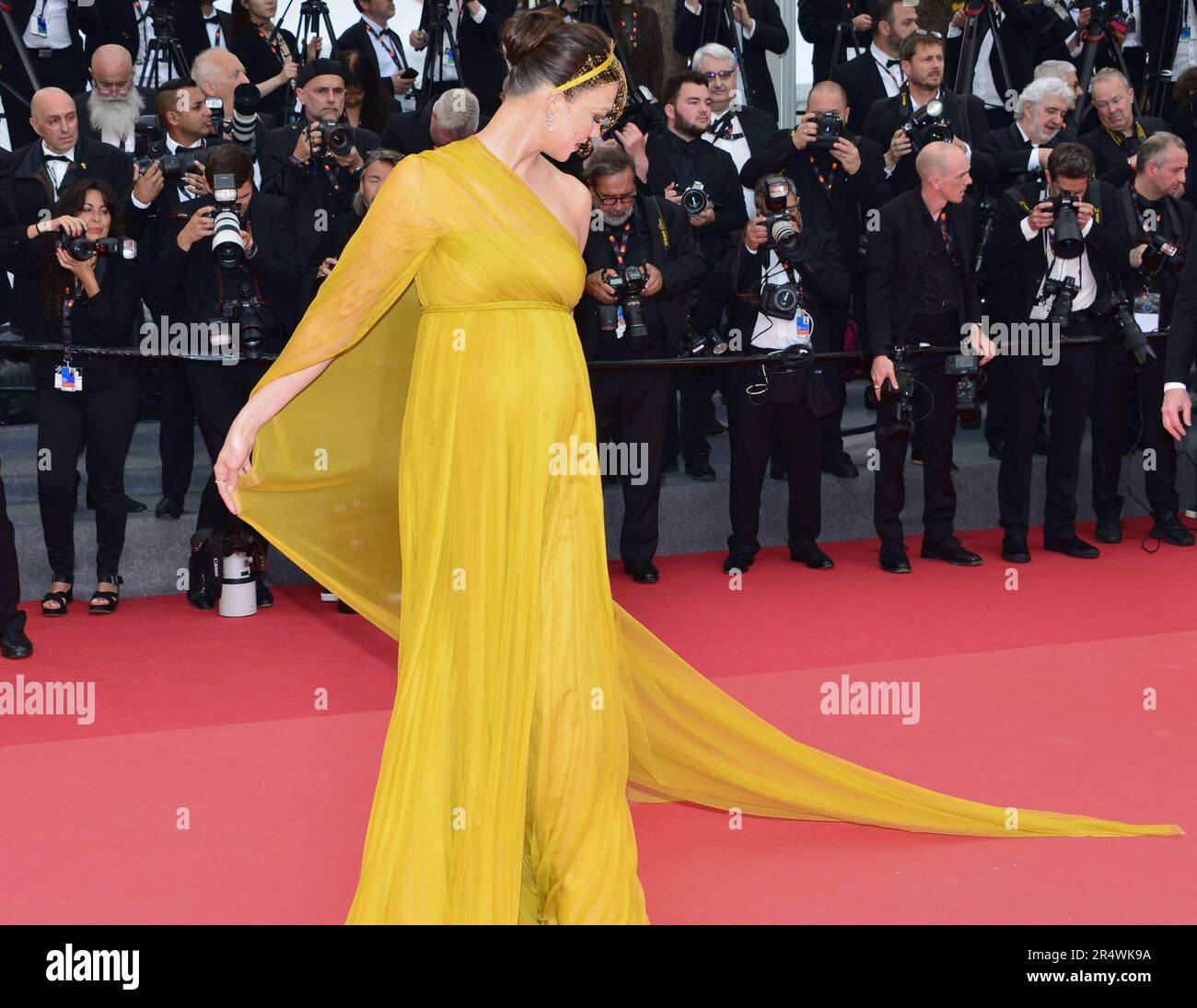 Karlie Kloss (vestito da Dior, gioielli da Chopard) 'Indiana Jones and the Dial of Destiny' Cannes Film Festival Screening 76th Cannes Film Festival 18 maggio 2023 Foto Stock