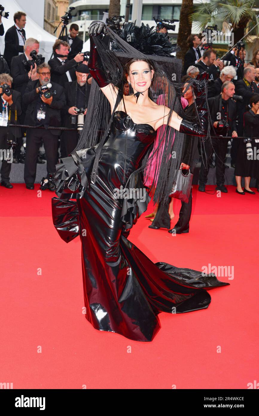 Polli Cannabis (vestito da Nicko Palad Atelier) 'la zona di interesse' Cannes Film Festival Screening 76th Cannes Film Festival 19 maggio 2023 Foto Stock