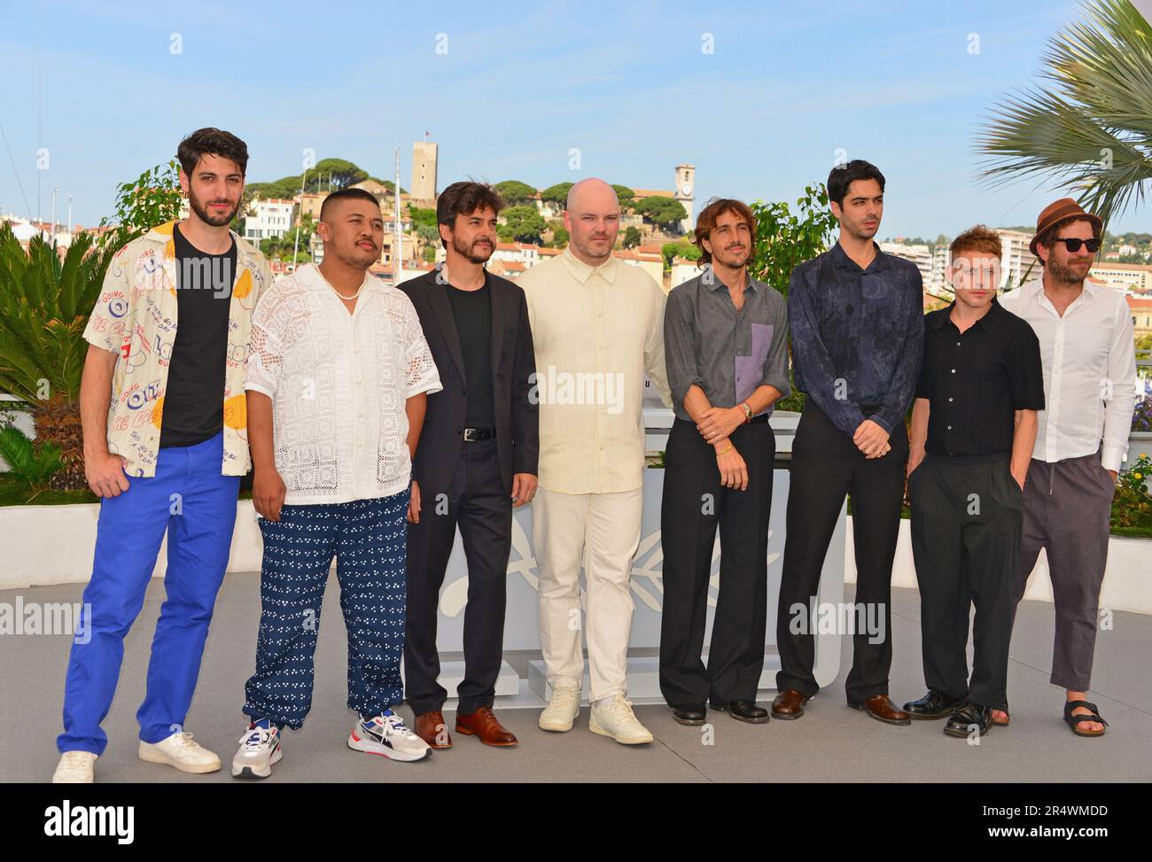 Francis Canitrot, Khozy Rizal, Guillermo Garcia Lopez, Eivind Landsvik, Francisco Canton, Patricio Martinez, Damian Kocur, Saul ha liberato la fotocellula 'Réalisateurs des Courts métrages' 76th Cannes Film Festival 27 maggio 2023 Foto Stock