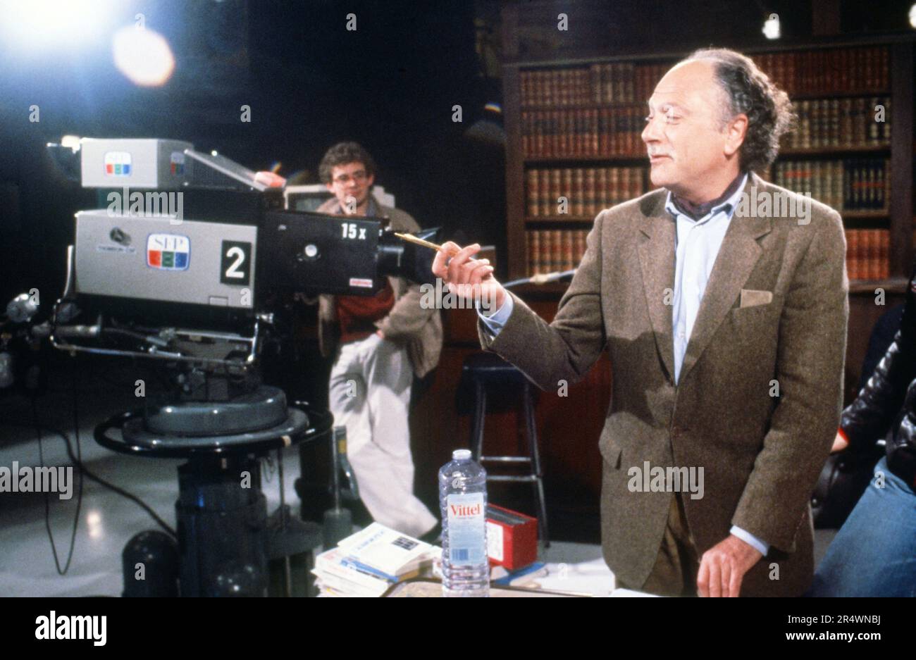 Il giornalista francese Michel Polac sul set del suo show televisivo 'Droit de réponse', nel 1982. Foto Stock