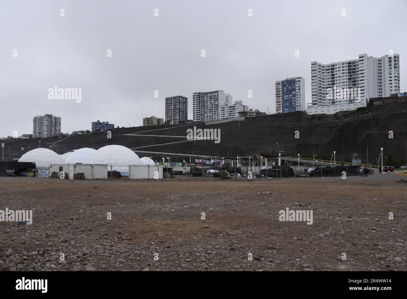 Nicolas Remene / le Pictorium - fenomeno El Nino sulla costa settentrionale del Perù - 8/10/2018 - Perù / Lima / Lima - Magdalena del Mar, una zona balneare nella provincia di Lima in Perù, il 7 ottobre 2018. Il lavoro di sviluppo urbano sta cercando di guadagnare un po' sulla costa della capitale peruviana. Lima, come molte città costiere e villaggi del nord deve affrontare regolarmente i rischi climatici causati dalla periodica alternanza dei fenomeni di El Nino e la Nina. ------------------------------------------ Il fenomeno El Nino sulla costa settentrionale del Perù a nord di Foto Stock