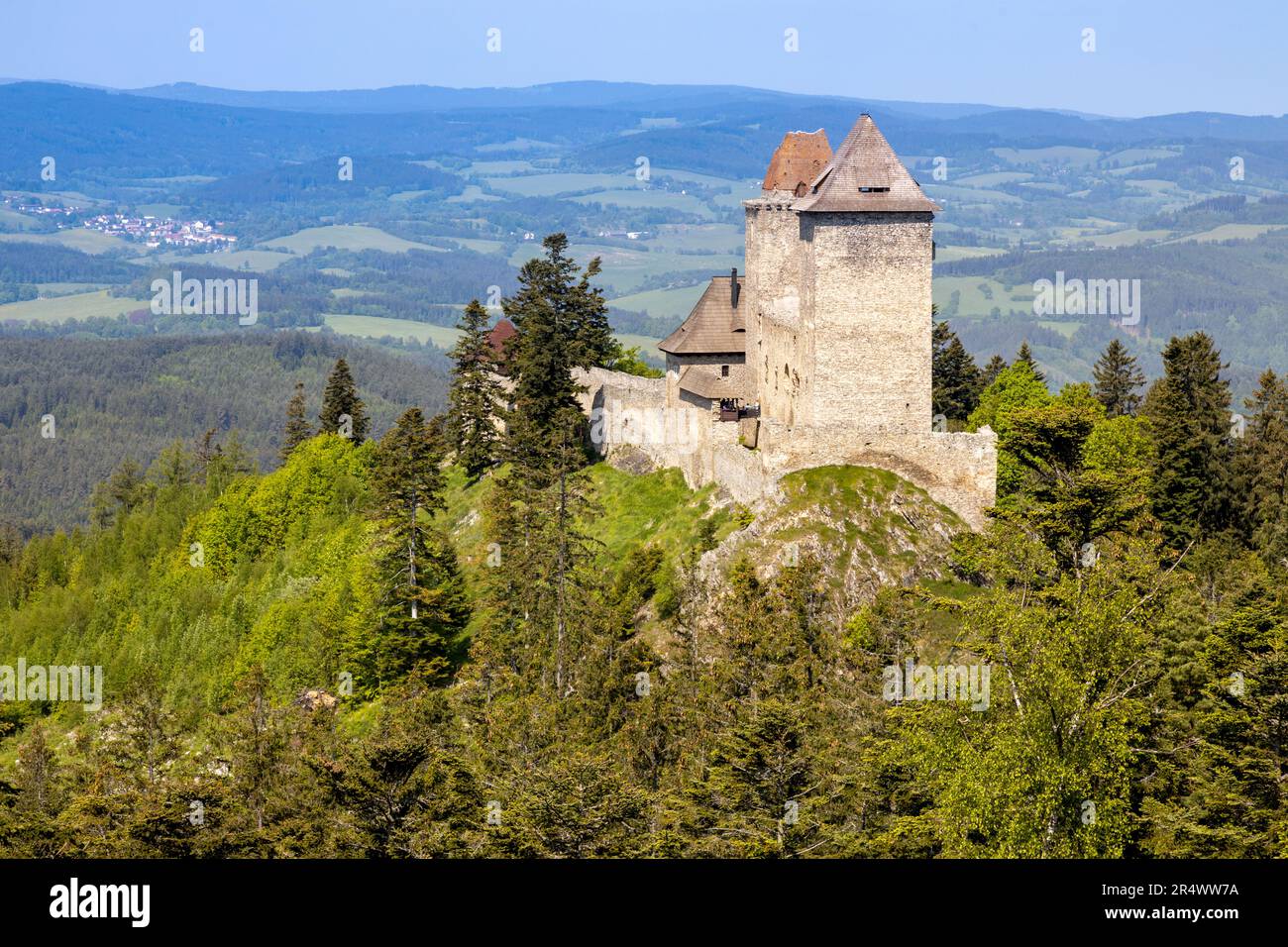 Goticky hrad Kasperk, Kasperske Hory, Sumava, Ceska republika / castello gotico Kasper vicino a Kasperske Hory città, Sumava, Repubblica Ceca Foto Stock