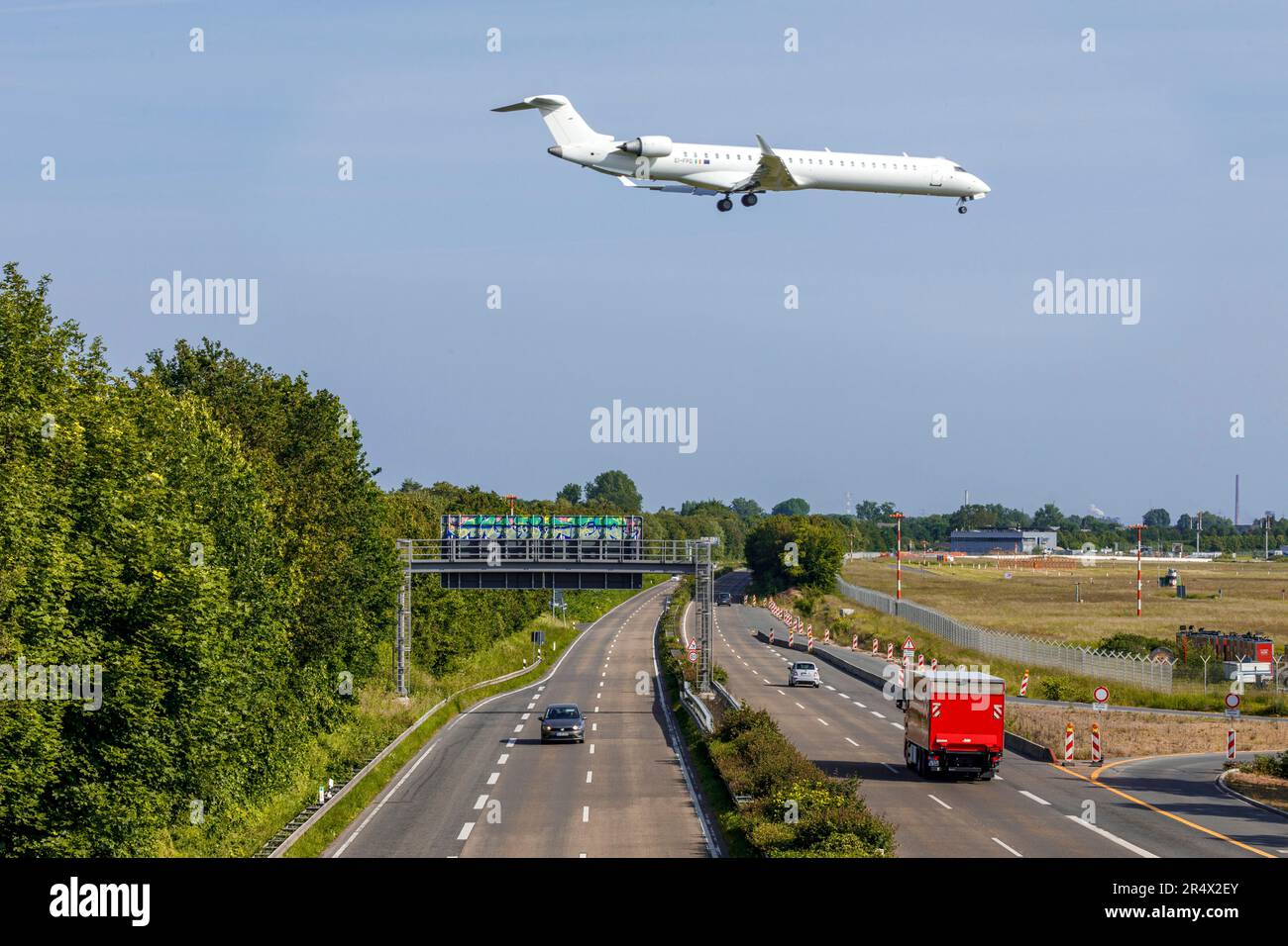 Approdo all'aeroporto di Düsseldorf Foto Stock
