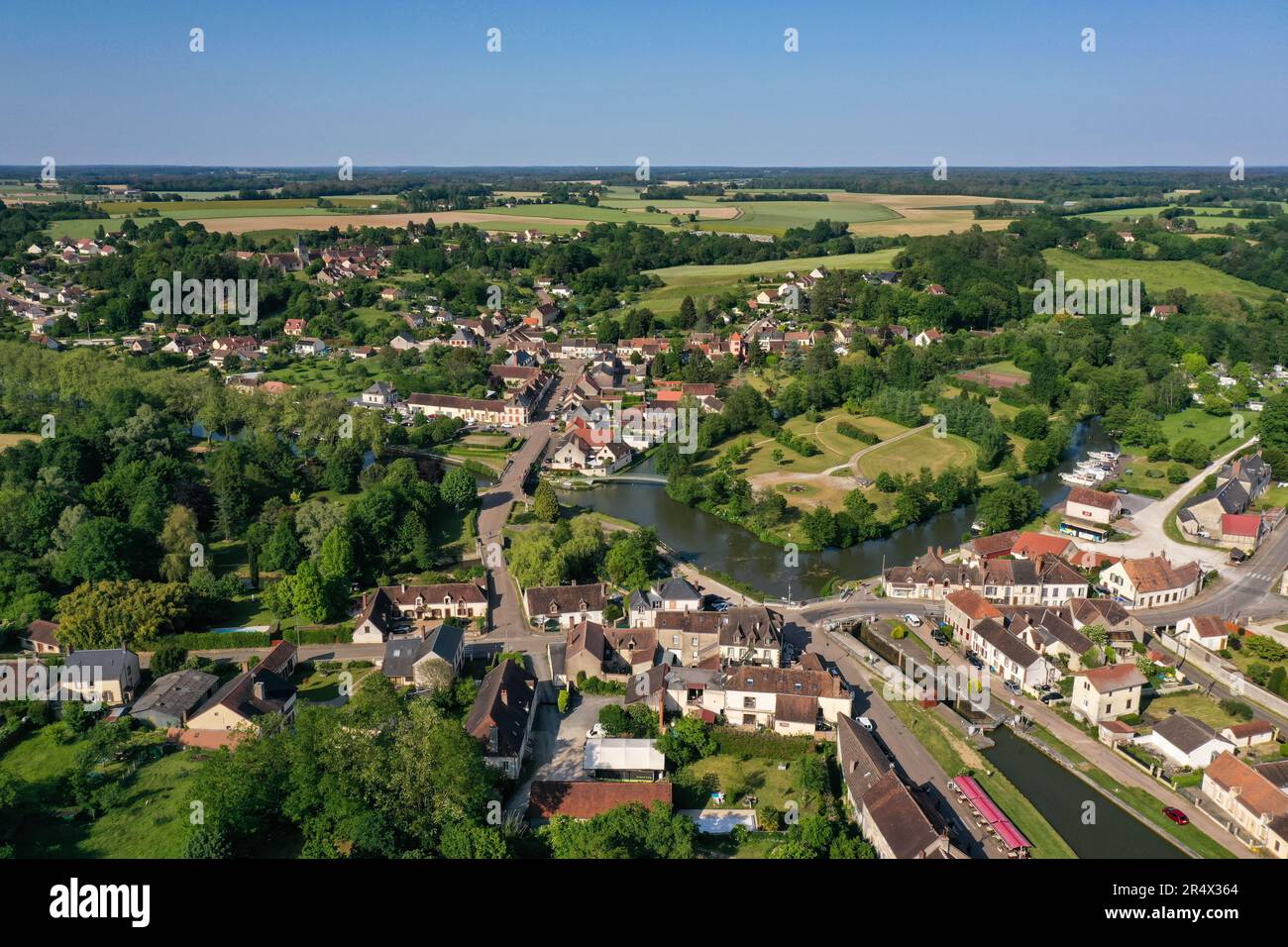 Veduta aerea su Rogny les Sept Ecluses in Borgogna in Francia Foto Stock