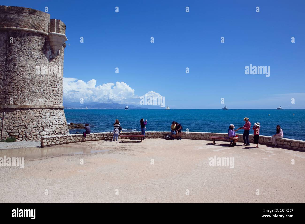 Francia, Provenza-Alpi-Costa Azzurra, Antibes, antichi bastioni e costa. Foto Stock