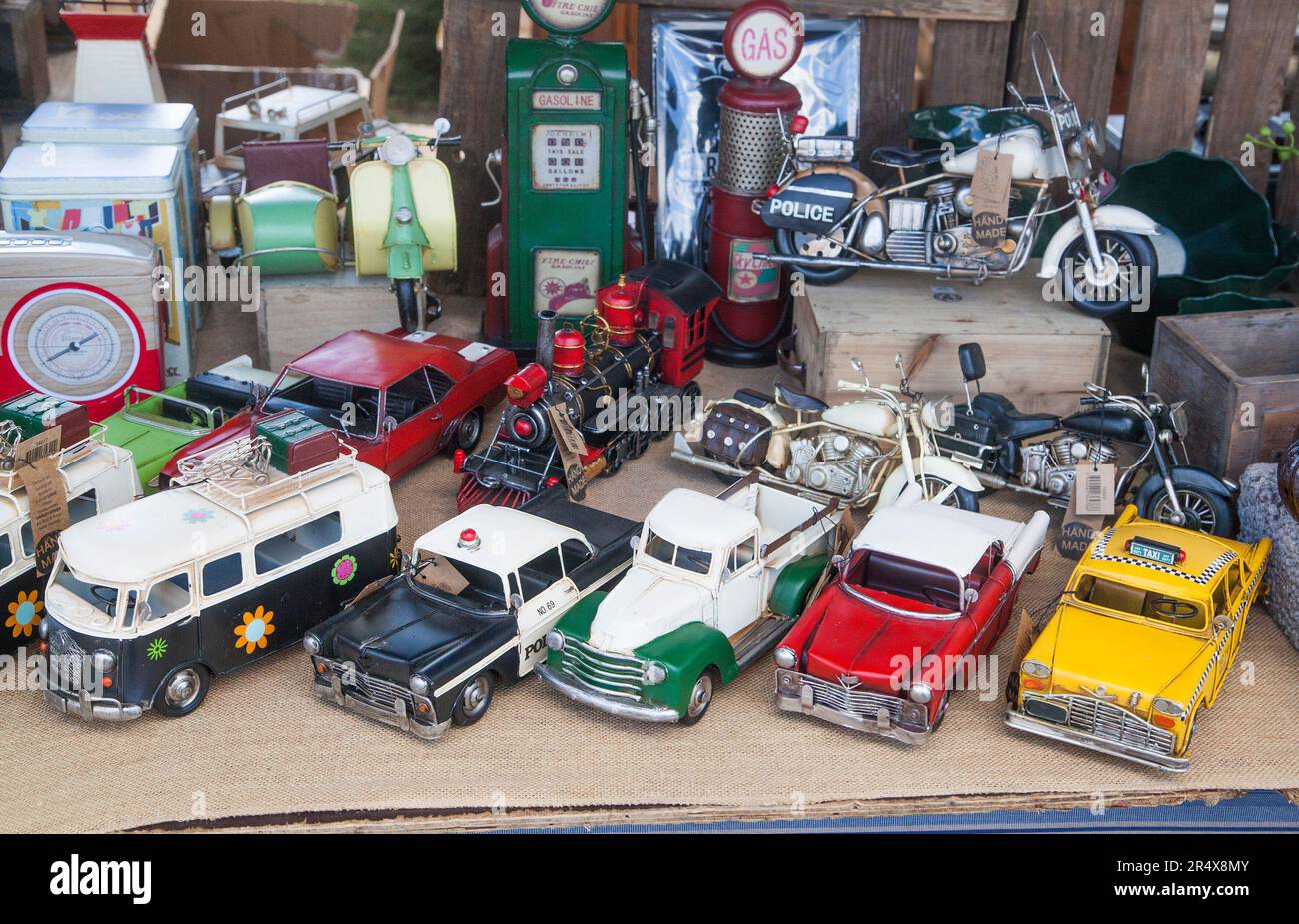 RITIRARE LE AUTO presso un mercato delle pulci portellone Foto Stock