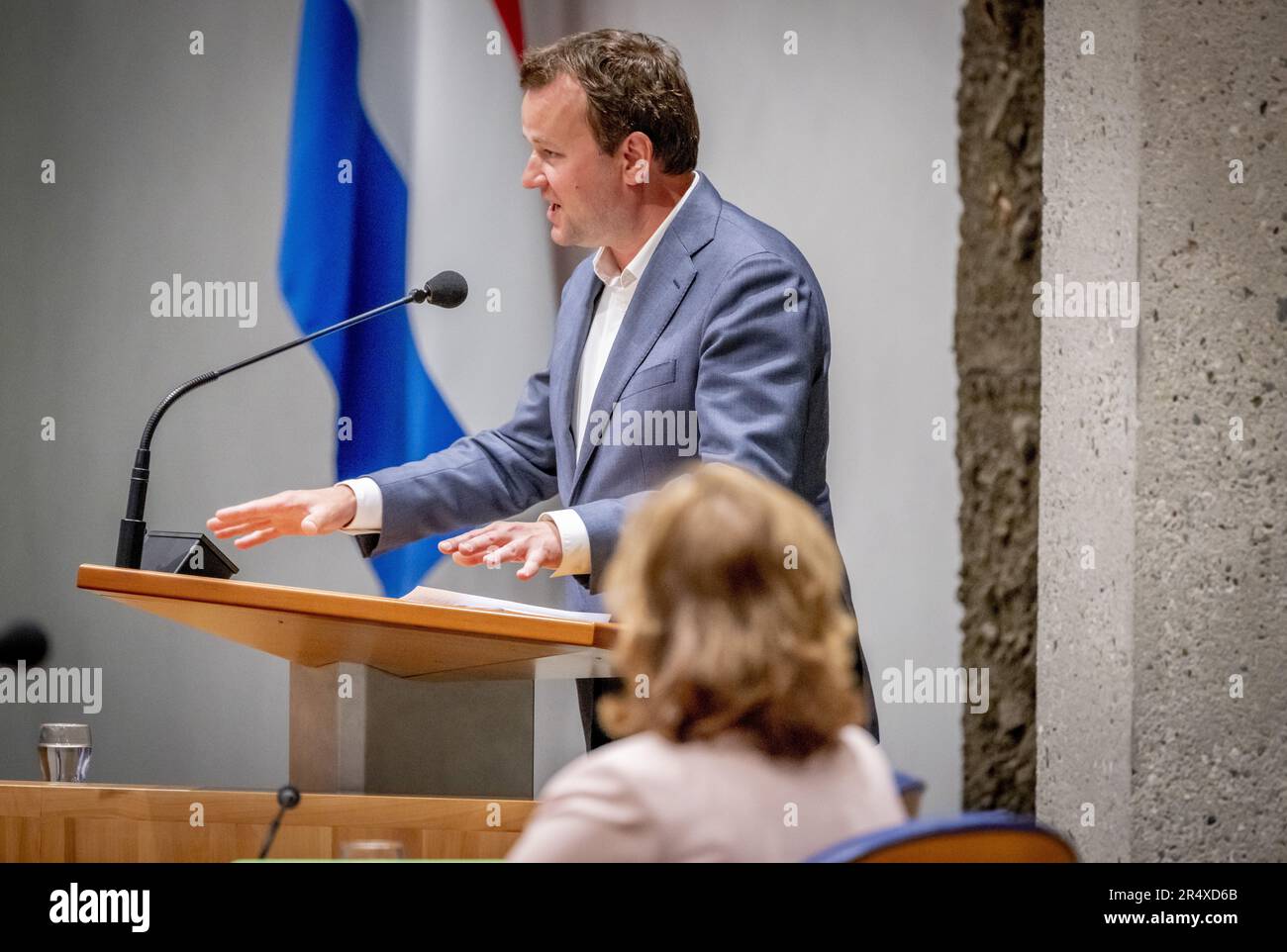 L'AIA - Bart van Kent sp nel corso di un dibattito con il Ministro Karien van Gennip (Affari sociali e occupazione) sul pacchetto di misure per la riforma del mercato del lavoro. Secondo i piani del governo, il mercato del lavoro deve essere radicalmente riformato per offrire ai lavoratori una maggiore stabilità. ANP ROBIN UTRECHT olanda fuori - belgio fuori Foto Stock
