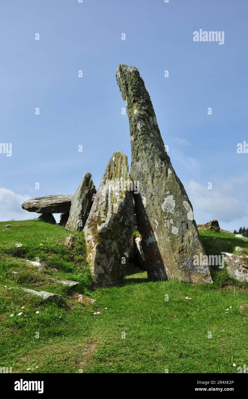 Cairn Holy (Cairnholy) Camera di sepoltura neolitica appena ad est del villaggio di Carsluith, Dumfries e Galloway, Scozia, Regno Unito Foto Stock