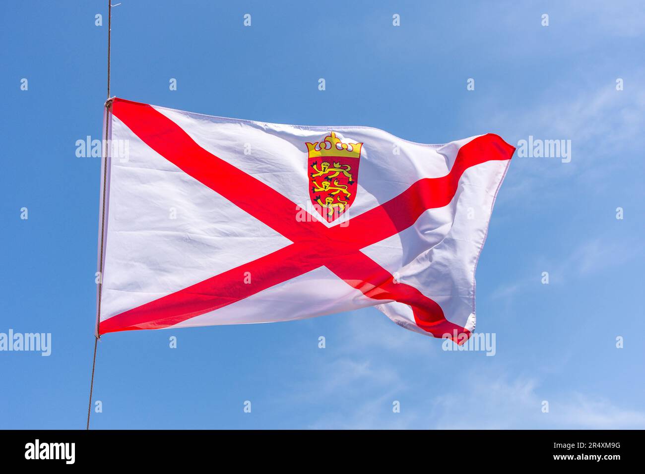 Bandiera del Jersey al di fuori del Museo militare delle Isole del canale, la Grande Route des Mielles, Saint Ouen, Parrocchia di St Ouen, Jersey, Isole del canale Foto Stock