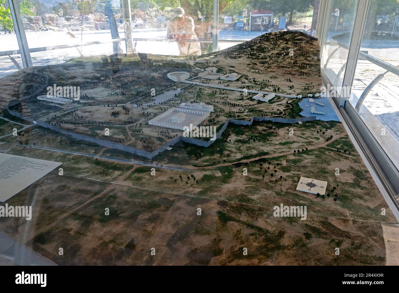 Un modello in scala dell'antica città di Efeso serve ad orientare i visitatori verso il sito archeologico. Efeso, Turchia. Foto Stock