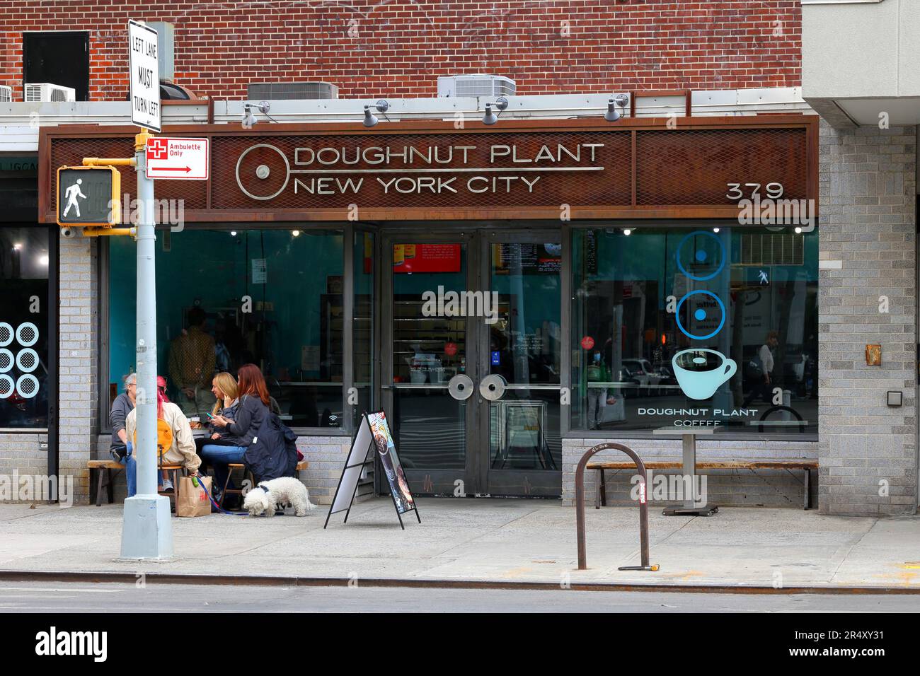 Doughnut Plant, 379 Grand St, New York, foto del negozio di New York di una panetteria gourmet di ciambelle nel quartiere Lower East Side di Manhattan. Foto Stock